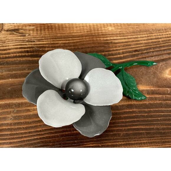 Vintage Large Gray Metal Flower Brooch Pin - Picture 2 of 6